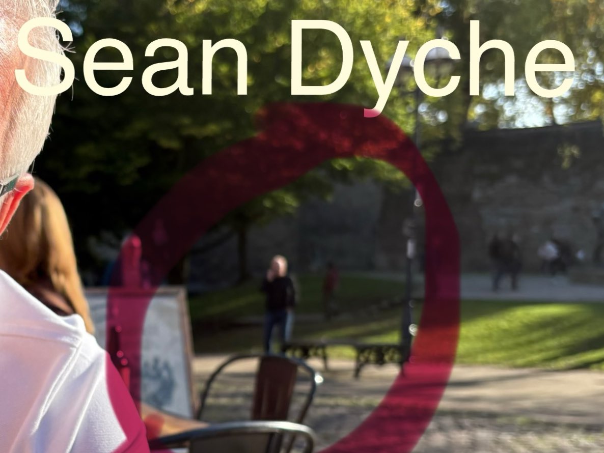 Saw Sean Dyche outside Nottingham castle today taking what looked like a very important phone call….rumours must be true 🤷‍♂️