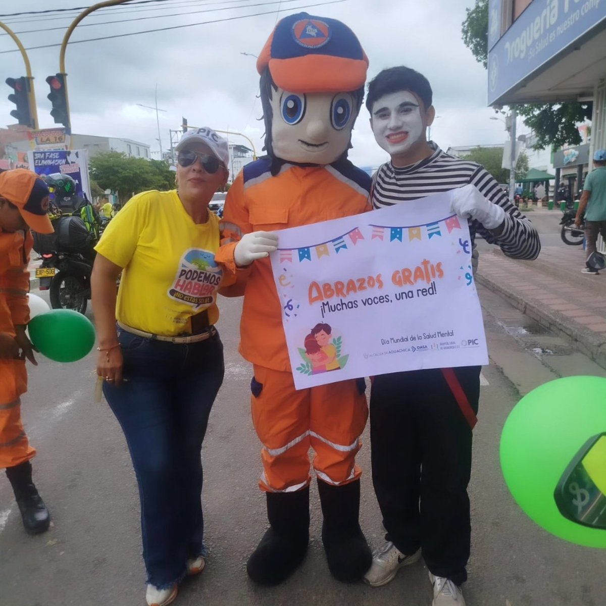 DefensaCivilCo's tweet photo. ¡Donde vayas, nosotros estaremos cerca de ti! 🧡 Nuestros hombres y mujeres de #CorazónNaranja, siempre #ListosEnPazOEmergencia para cuidarte y protegerte. 🌴🚨

#Rioacha #Guajira https://t.co/KMGOUylxhZ