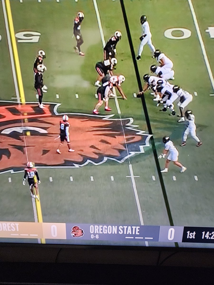 OS_Beaver's tweet photo. Logo looks like crap with old logo so obvious. Scott Barnes and Brent Blaylock need to go. #FireBarnesandBlaylock https://t.co/IFRefzTOCS
