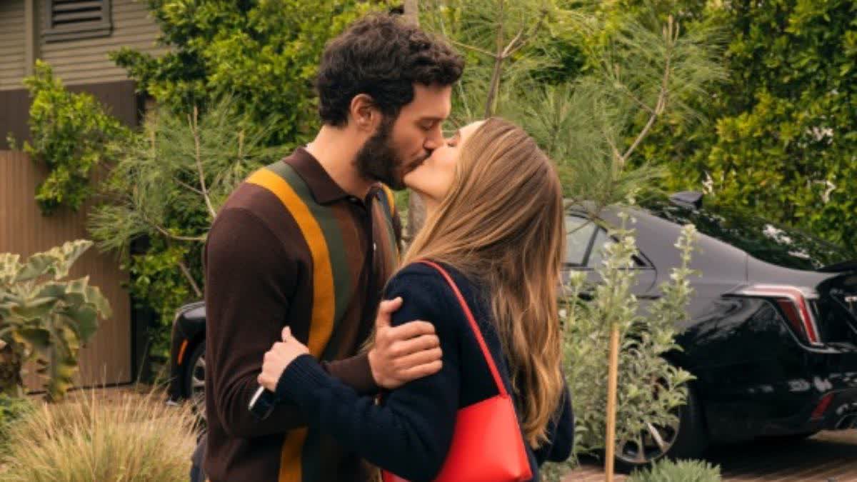 fansplain's tweet image. Love, drama, and big decisions. #NobodyWantsThis Season 2 teases tension for Joanne and Noah. Will they make it through? Find out HERE: fangirlish.me/4mQ9XNZ