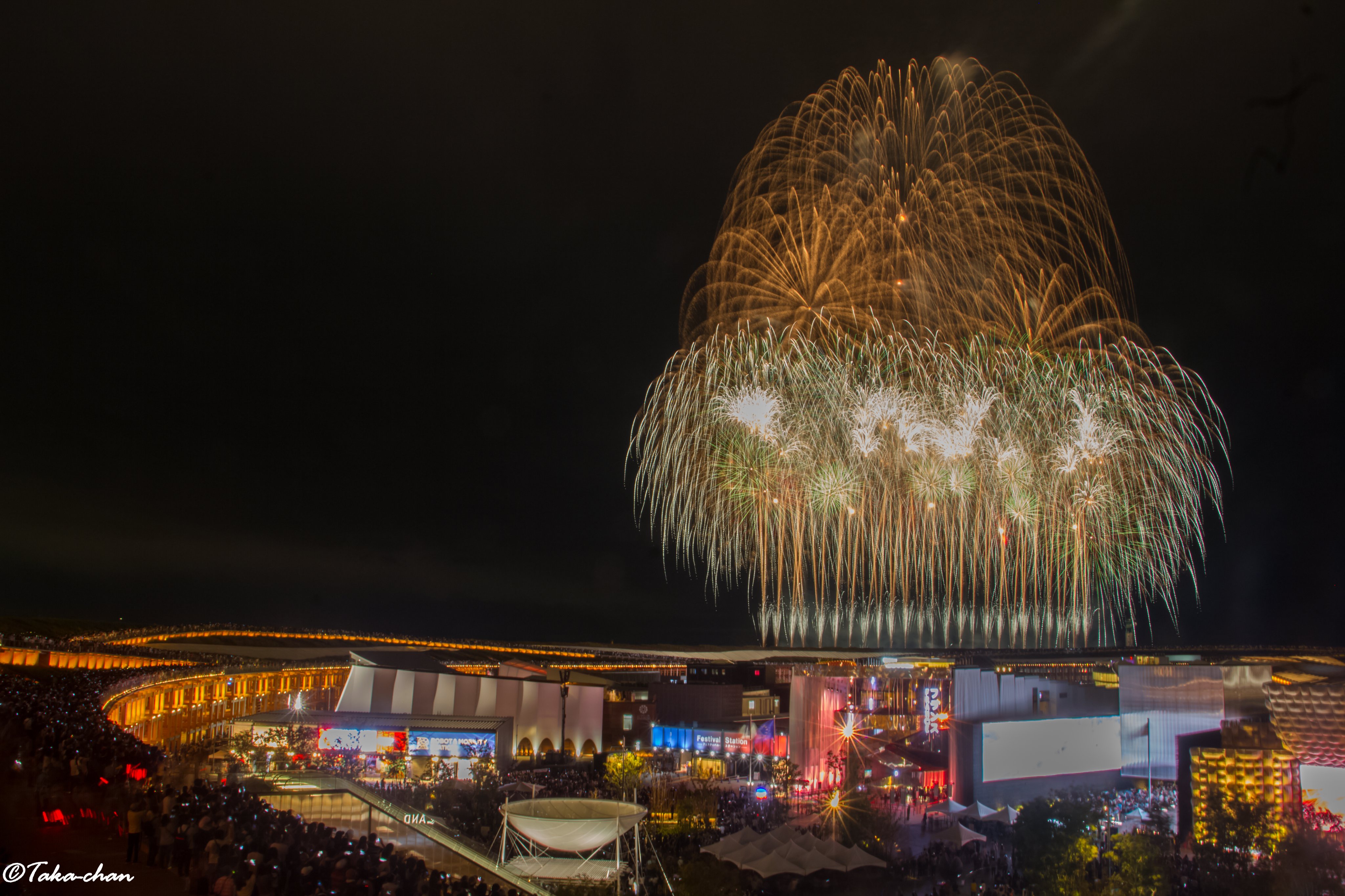 万博 花火 金色と緑色 万博 花火 金色と緑色 万博 花火 金色と緑色 大阪市此花区】万博会場