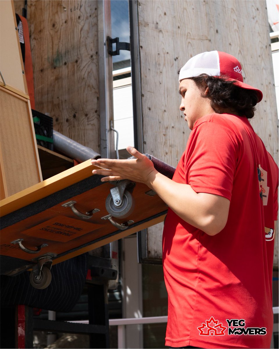 Yegmovers's tweet image. Don’t Sweat The Stairs . . .

We’ve Got It From Here! 💪

We Handle The Heavy So You Don’t Have To. Book Your Move Today! ❤️

🍁 #MovingDayReady #HeavyLiftingExperts #PackingDoneRight #WeHandleTheHeavyStuff #MovingMadeEasy #ProfessionalMovers #StressFreeMoves #RealEstate…