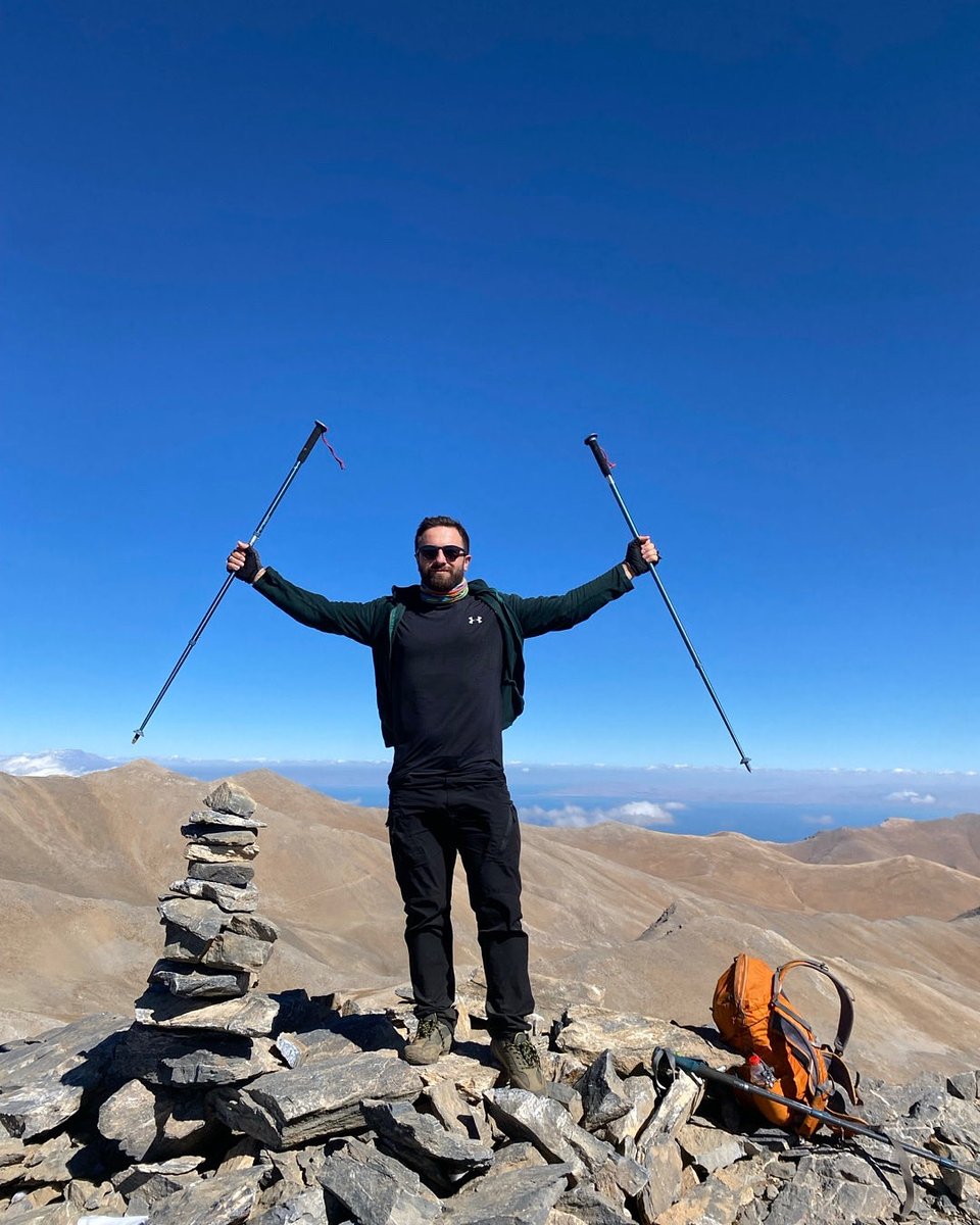 Aynı gün içerisinde iki zirve yaptık. Aluce(3479) ile Havrik(3407) zirvelerini bir güne sığdırmak büyük bir efor gerektirse de çok keyifli oldu. Ruh sağlığına dağ tırmanışı kadar iyi gelen bir şey var mıdır sanmam.