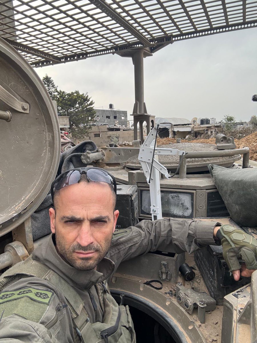 YehoshuaYosi's tweet photo. כותב אל״מ במיל אלי ג׳ינו מנהל הלחימה של גבעתי שמהיום הראשון נלחם בעזה, על שריקות הבוז בכיכר:
״בשביל מה נלחמנו שנתיים? שהשנאה והפילוג ימשכו ? 
רוצים עתיד חדש ושיח אחר בחברה!!!
לא יקרה? נקבל עוד מלחמה!״ https://t.co/OtM3D1gHge
