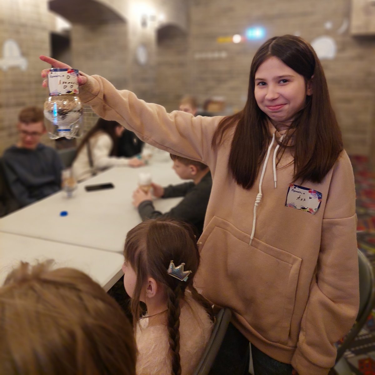 Taking the first steps in science with famous scientists is not a dream, but a reality!
Thanks to the Science Kids initiative — a popular science lecture for children from our partners Inscience — more than 18,000 children have become closer to the world of science.