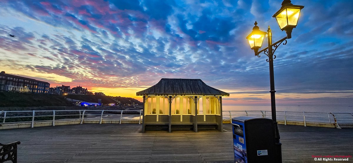 simon_weather's tweet photo. Tonight's red sky sunset over Cromer beach @StormchaserUKEU @carlharlott @danholley_ @stormbell @Lowweather @PhotographyWx @bbcweather @BBCWthrWatchers @itvweather @metoffice @ChrisPage90 @WeatherAisling #loveukweather✅ @liamdutton @GavinPartridge @BBCLookEast @itvanglia https://t.co/6pwiITpvXc