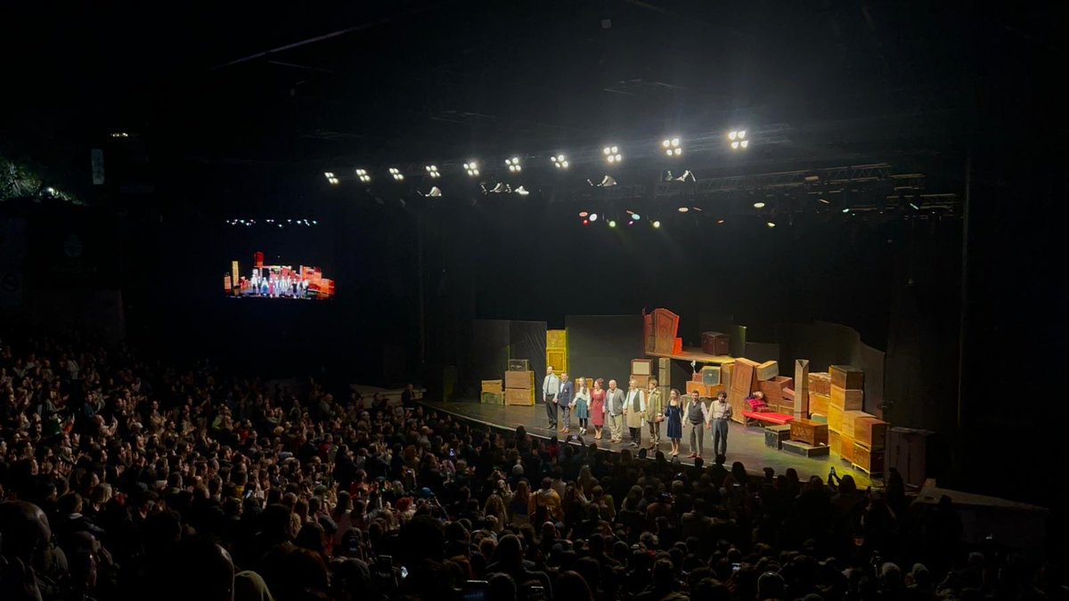 🎭 Fransız komedya yazarı Moliere'in ünlü eseri Cimri’yi Semaver Kumpanya ekibinin 500. gösterimiyle Harbiye Cemil Topuzlu Açık Hava Sahnesinde seyrettik. <a href="/ayy_senn/">~Ayşen🇹🇷</a> 

Oyun uzundu, üşüdük de ama değdi. 👏