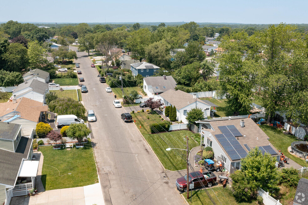 TheNumerophile2's tweet image. Americans will look you dead in the eye and tell you both of these are cities.