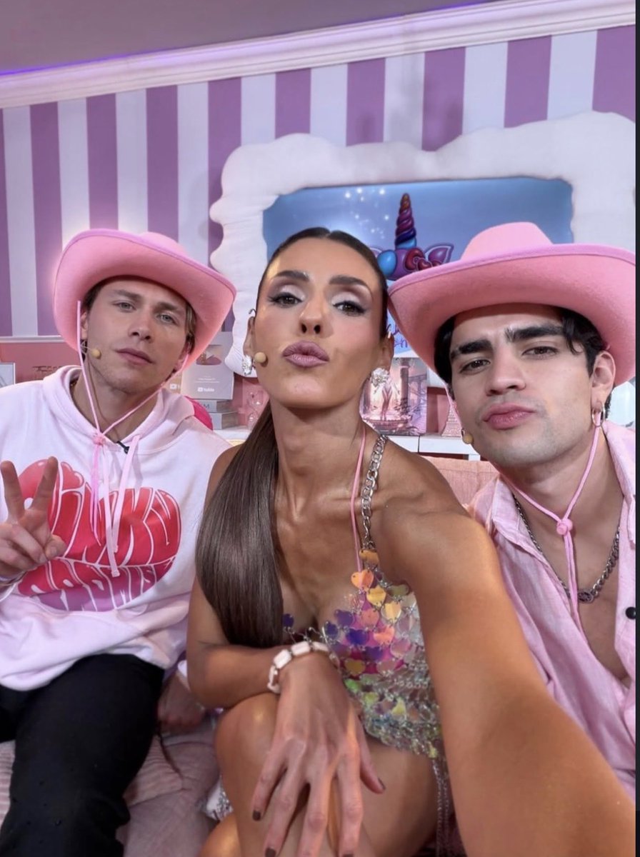augusttlover's tweet photo. los mas guapos, mi trio💖 #AaronMercury #NosVamosConAaron #LaCasaDeAaron https://t.co/51zGLUu6fl