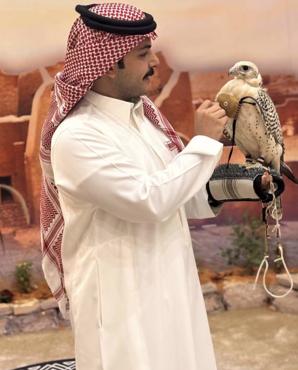 shad_yd's tweet image. تغطية #سلطان_بن_نايف كانت ختام جميل لـ #معرض_الصقور_والصيد_السعودي_الدولي ❤️
التغطية حلوة و خَلّتنا نشوف كل تفاصيل اليوم الأخير
شوفوا كل شيء هنا ↡ 
 snapchat.com/add/snaif_111