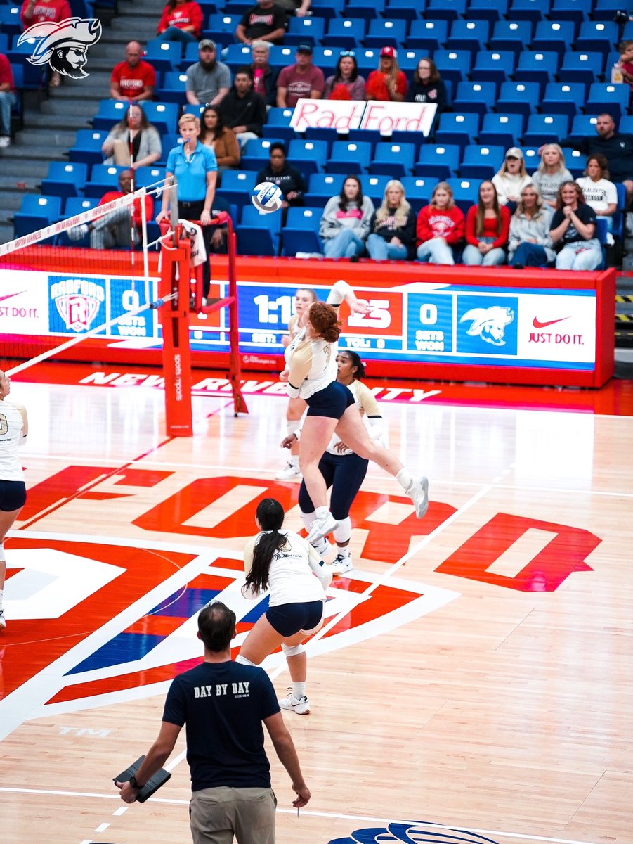 csubucs_vb's tweet image. 𝐖𝐇𝐀𝐓 𝐀 𝐂𝐎𝐌𝐄𝐁𝐀𝐂𝐊 🍿

Trailing 24-20 in the first set, the VolleyBucs rallied with a 6-0 run—highlighted by two kills from Skylar Yates—to win the set 26-24!

#DayByDay | #BucStrong