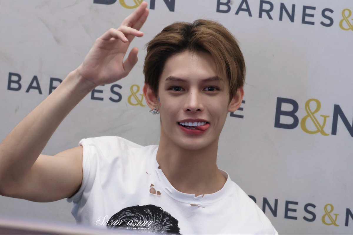 Sandy_051014's tweet photo. 251011 
👋🏻

#제임스 #JAMES
 #CORTIS #코르티스 https://t.co/zdrt9HwI6a
