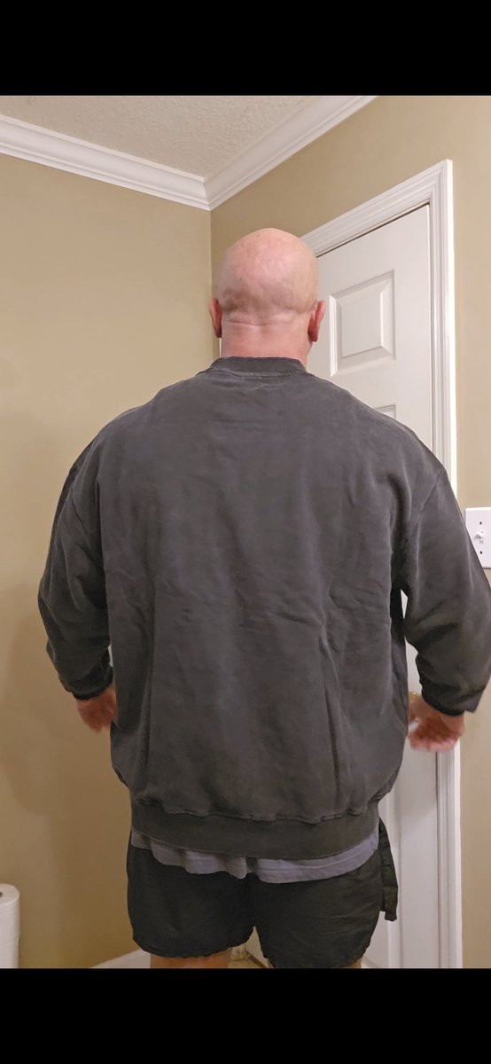 enhancedbiohack's tweet image. Got some new blank slightly oversized heavy weight crew necks in to see how the fit. I really like the material, fit and feel. Let me know what you think. About to work legs to see how anabolic they really are. Not on the site yet. easyndicate.com Thoughts??