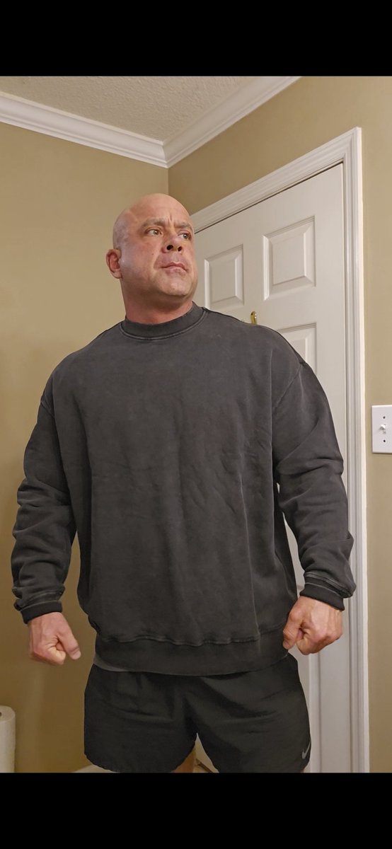 enhancedbiohack's tweet image. Got some new blank slightly oversized heavy weight crew necks in to see how the fit. I really like the material, fit and feel. Let me know what you think. About to work legs to see how anabolic they really are. Not on the site yet. easyndicate.com Thoughts??