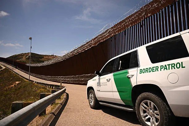 BoDeepest's tweet image. 🧱 DHS, CBP award $4.5B in new contracts under the One Big Beautiful Bill for Smart Wall construction!
The Department of Homeland Security and U.S. Customs and Border Protection announced today 10 new construction contracts totaling approximately $4.5 billion were awarded in…