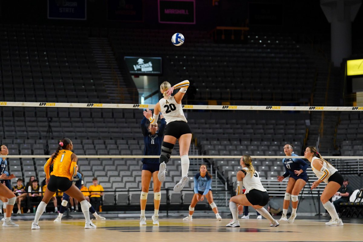 AppStateVB's tweet image. Pink day sweep!✔️🧹🎀

#OverTheTop
