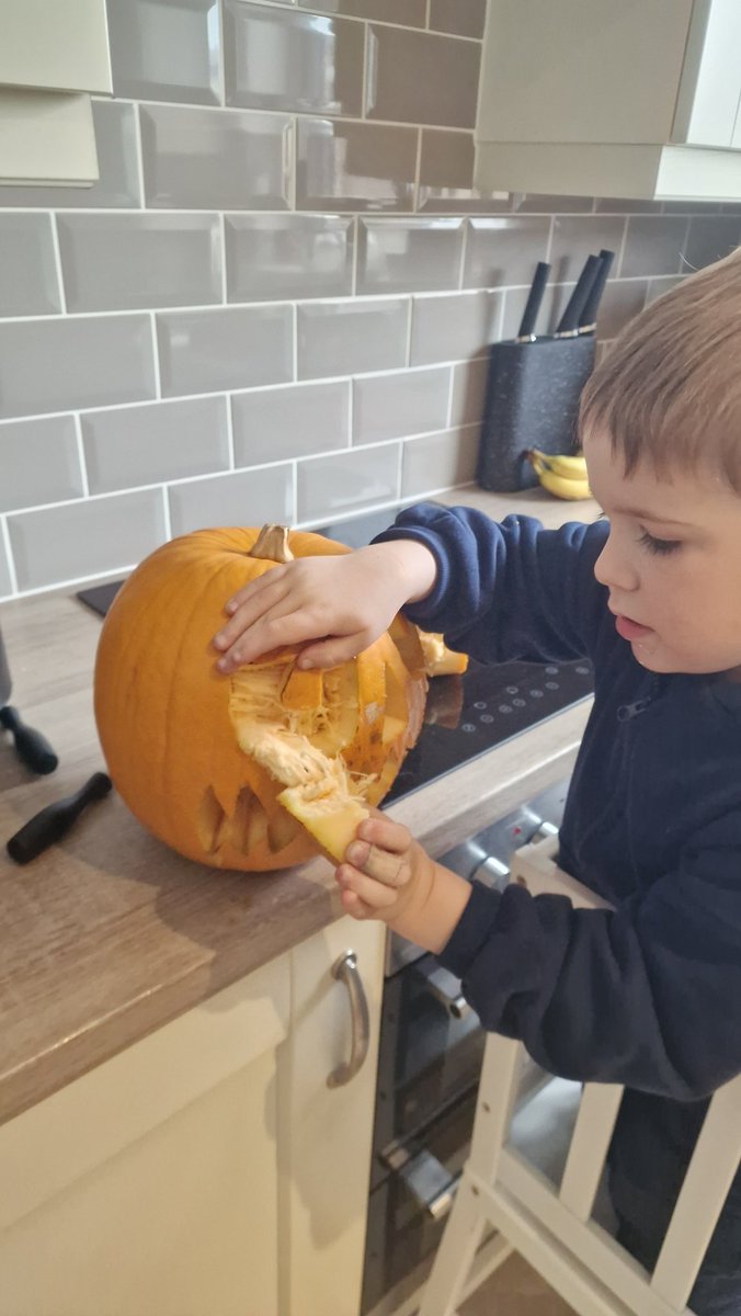 howinator's tweet photo. @Marresshouse Reuben having a great time pumking picking this morning with his sister https://t.co/MtpTwNpT0E