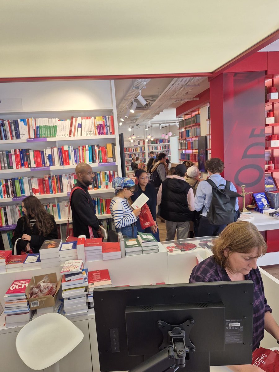 Merci d’être venus si nombreuses et nombreux. Je réalise chaque jour à quel point l’égalité des chances est une priorité pour vous. Merci pour la force.
Si le pouvoir actuel pouvait se souvenir qu’il nous avait promis la lutte contre l’assignation à résidence. On en est loin.