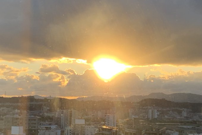 ichiyozan's tweet image. おはようございます

昨日お話した

「あまてら（す→発音しないで息を吸う）ををんかみ」

ですが

この方法は

片野貴夫が

30年以上前に

古神道の行者から

教えてもらった方法だそうです。

写真でも十分効果があります。

エネルギーをもらって

今日も1日頑張りましょう！