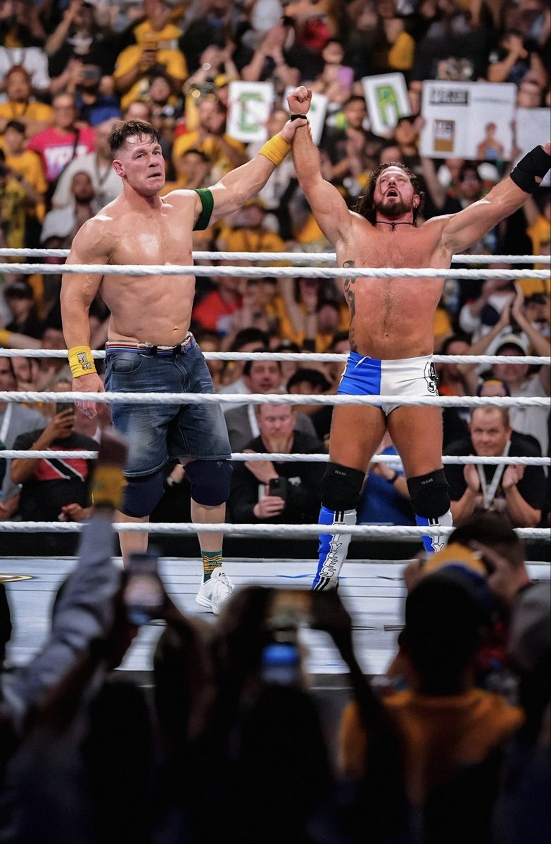 Fightful Select confirma que AJ Styles y John Cena recibieron una ovación de pie cuando regresaron al camerino de su lucha. Sumamente merecido 👏👏👏
