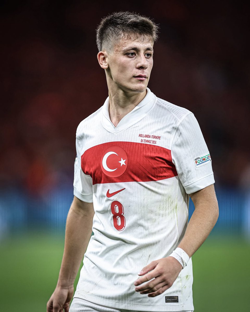 TouchlineX's tweet image. 🚨 𝗕𝗥𝗘𝗔𝗞𝗜𝗡𝗚: Arda Güler hits 10 G/A, and he only needed 13 games for it! 😮💨