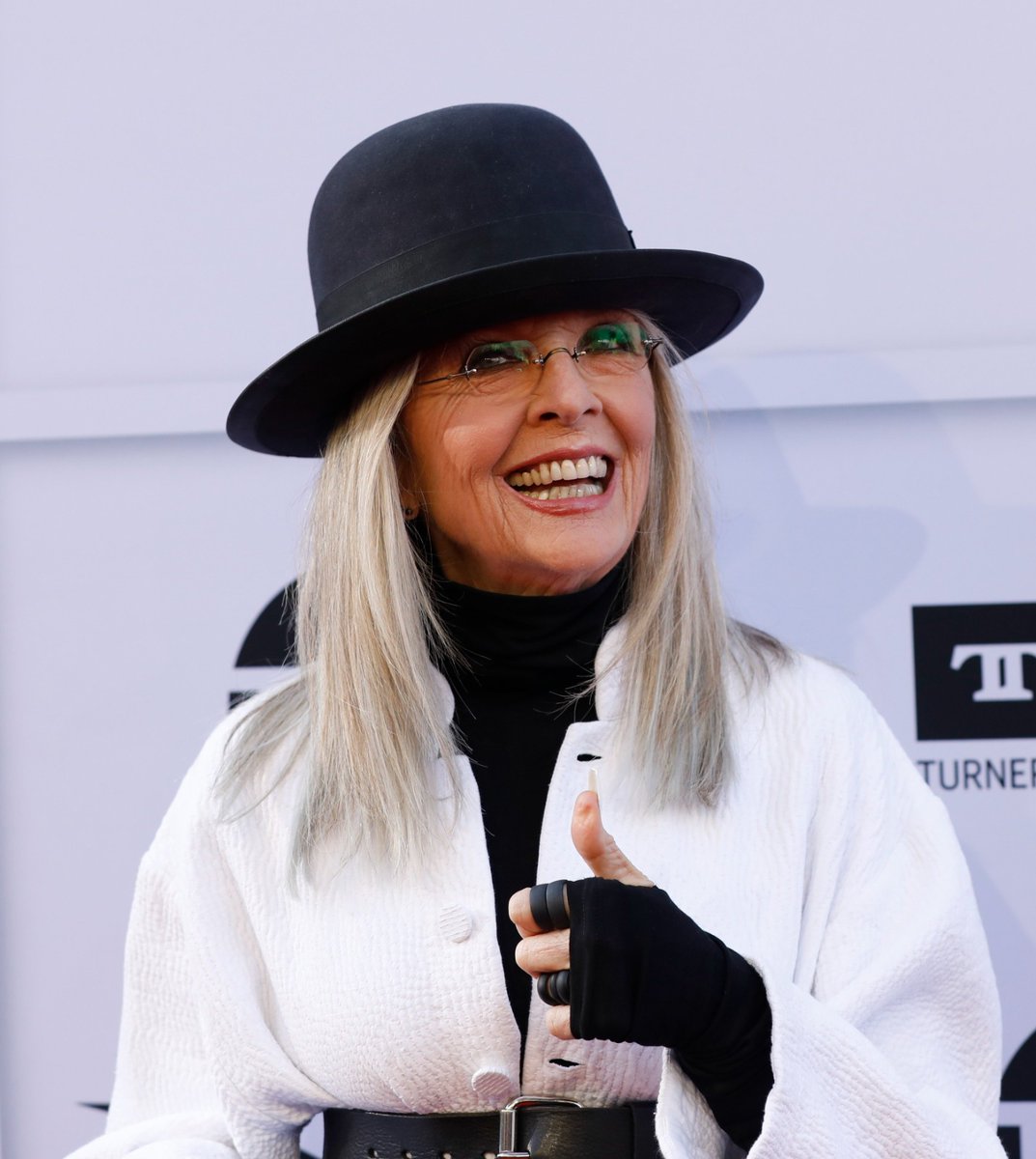 🔴🕊️ La muerte de Diane Keaton ha impactado al mundo del cine, la icónica actriz ganadora del Oscar por dar vida a Annie Hall de Woody Allen en 1978, falleció a los 79 años.

📰 La noticia fue revelada por un portavoz de la familia a la revista People y de acuerdo con el medio,