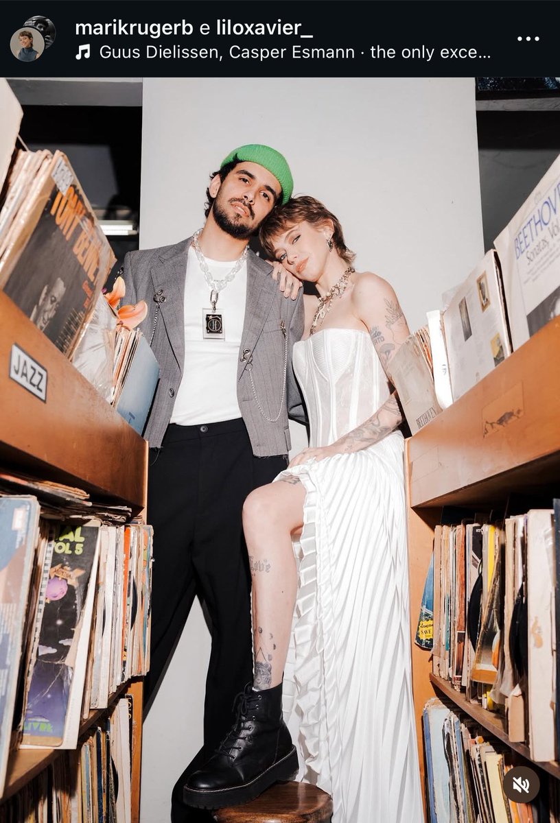 mds desejando toda a sorte do mundo pra mari kruger usando coturno com roupa de casamento e botando the only exception no post