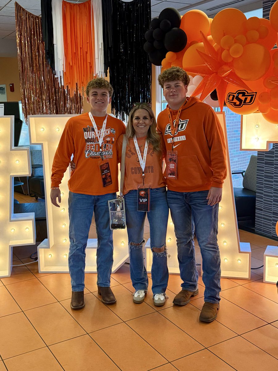 Thank you Coach Allen for the game invite. Hope to see yall again soon! Go Pokes! #osucowboyfootball #osu <a href="/CoachZAllen/">Zach Allen</a> <a href="/CowboyFB/">OSU Cowboy Football</a> <a href="/SouthsideMavsFB/">FS Southside Maverick Football</a>