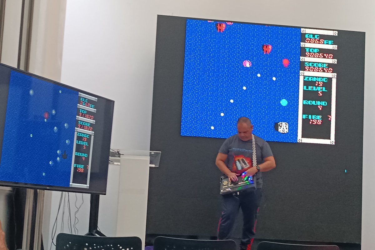 Hoy hemos ido con todo a la <a href="/MalagaMsx/">Malaga MSX Meeting</a> 

Tanto el Commodore 64, como el MSX o el Amiga 600 han tenido su momento especial en el retro-concierto.

Próxima parada en........ <a href="/_Retrochiclana/">@_Retrochiclana</a> 

Nos vemos el próximo sábado 18. 🫡