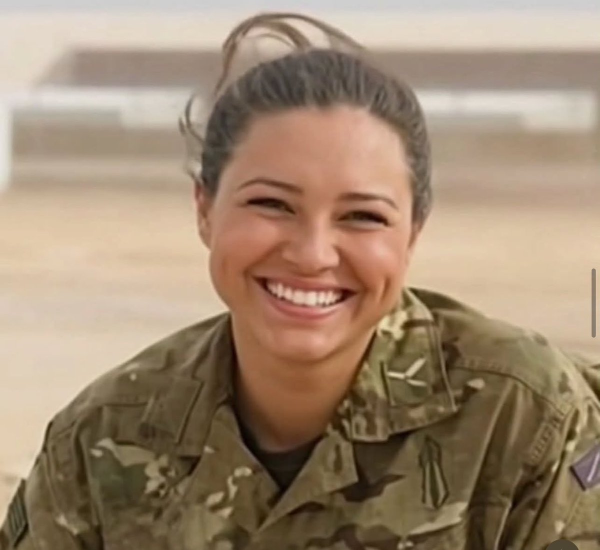 MilitaryCooI's tweet image. Please help me honor Captain Lisa Jade Head who walked straight into danger while doing her job. As a b*mb disposal officer in Afghanistan, she faced down improvised explosive devices, knowing every step could be her last. On April 18, 2011 she successfully defused one b*mb and…