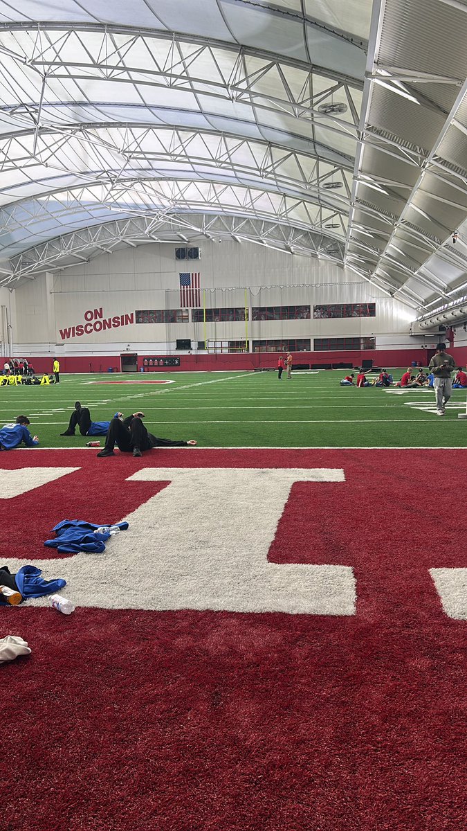 StJoeNative2375's tweet image. Hawks by 40