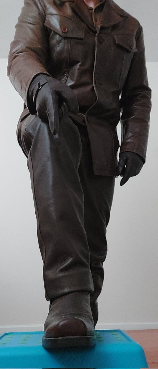 LeatherCal255's tweet photo. Intoxicate your mind with the smell and taste of brown leather https://t.co/VHWmb7UH42