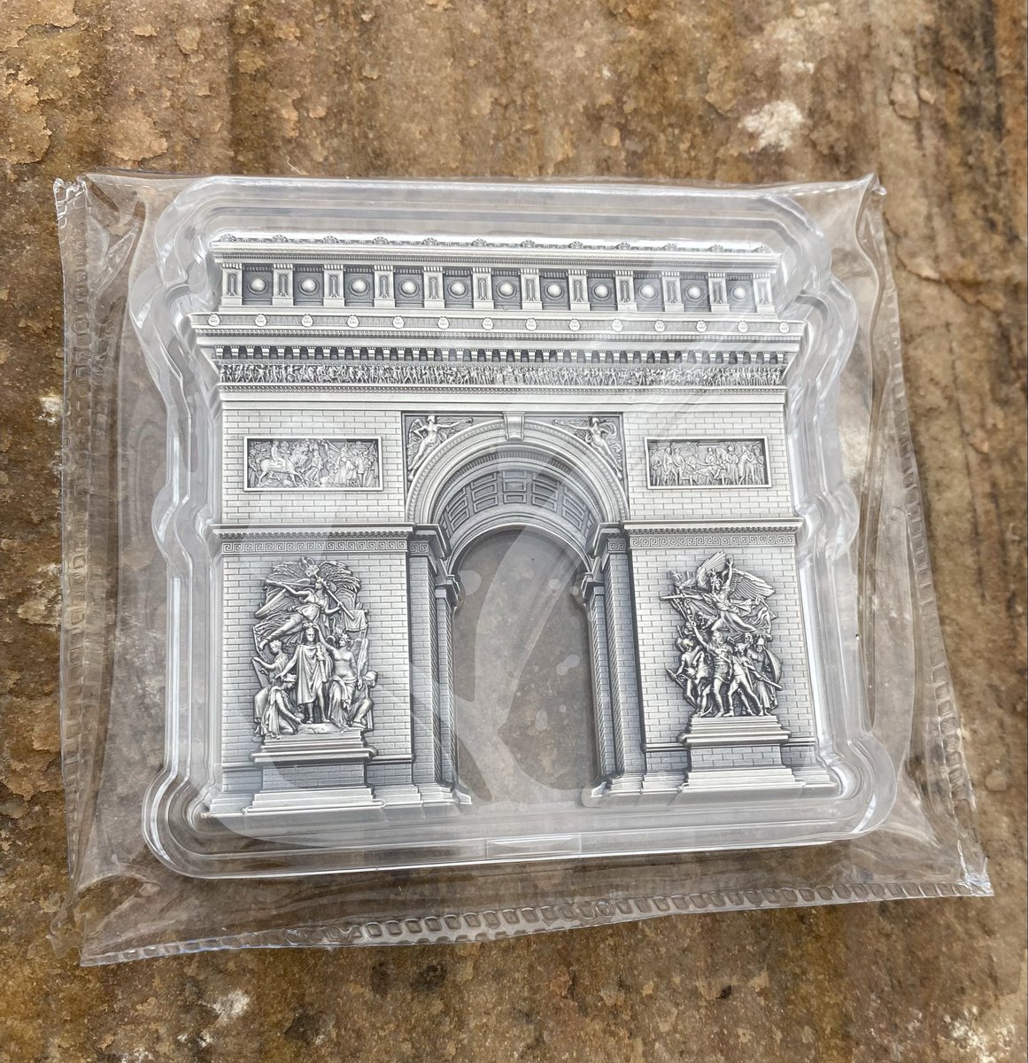 jmillette77's tweet image. Picked up #silver rounds from the LCS, and also snagged this silver Arc de Triomphe.