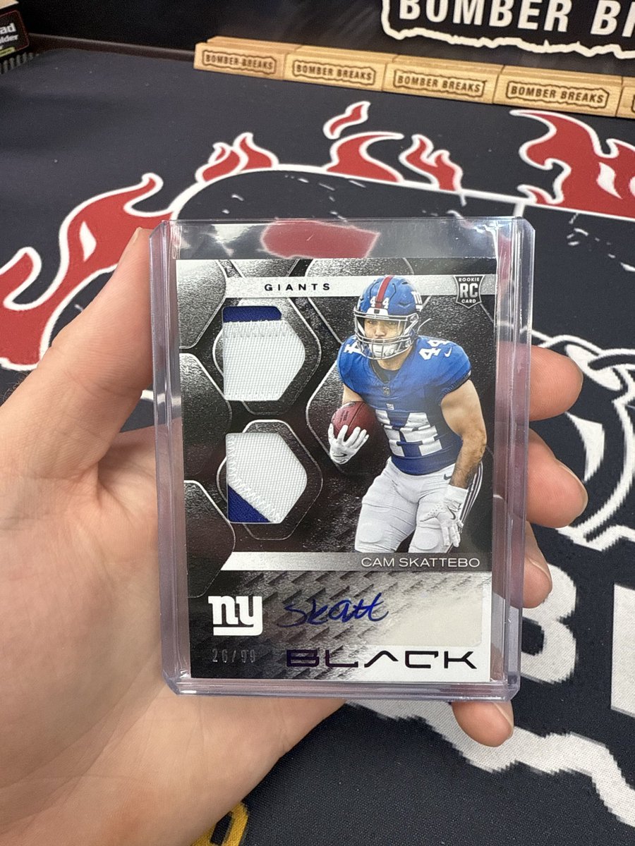 BomberBreaks's tweet image. Trio of Some Pulls from yesterdays @paniniamerica Black Football break! 🔥🔥
Join our next break at BomberBreaks.com ⬅️
#footballcards #nfl #giants #chargers #texans #whodoyoucollect #thehobby #groupbreaks #casebreaks #boxbreaks