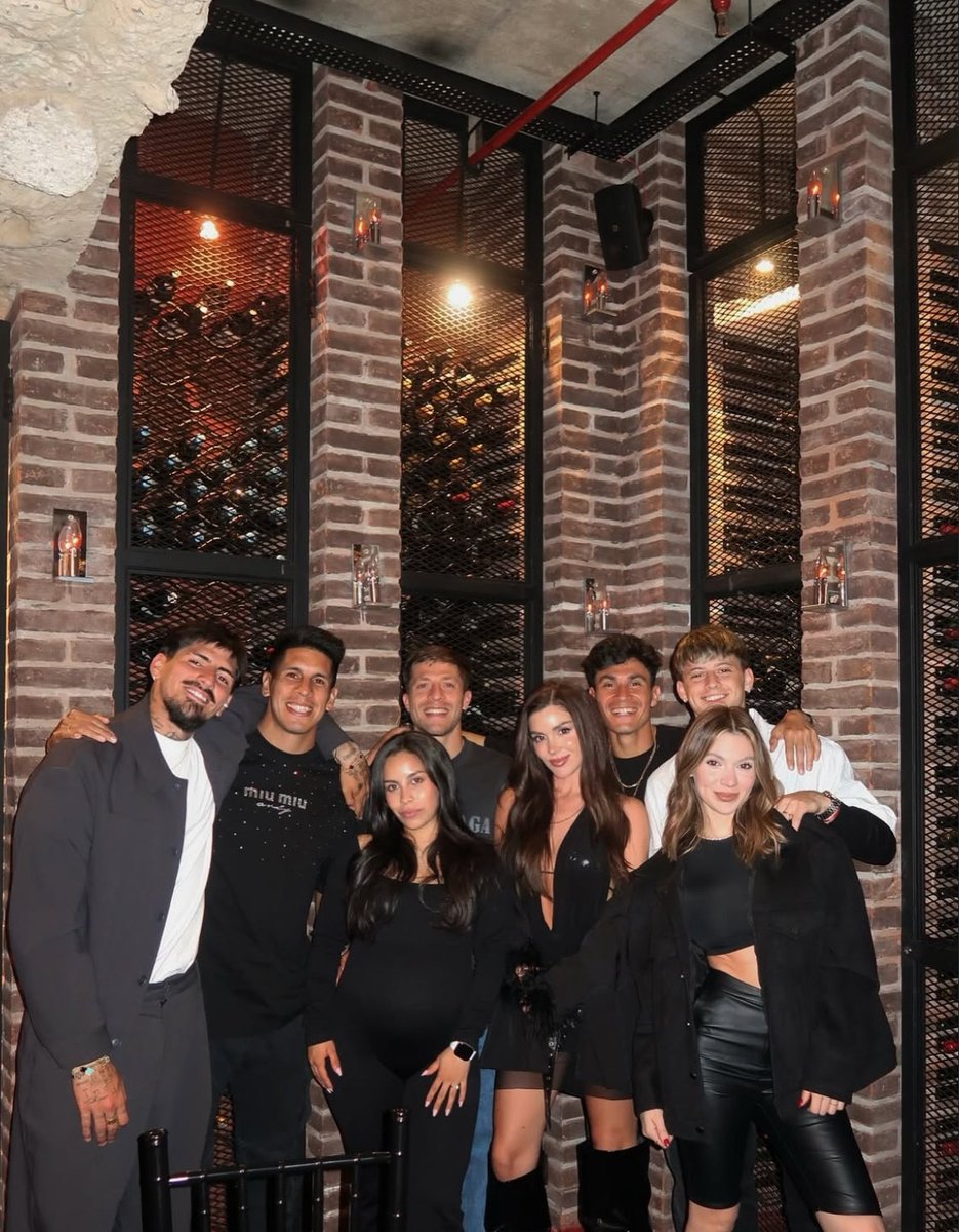 OOC_CAI_'s tweet photo. Todas las parejas juntas ❤️🇦🇹 https://t.co/fXTIlJf9U4