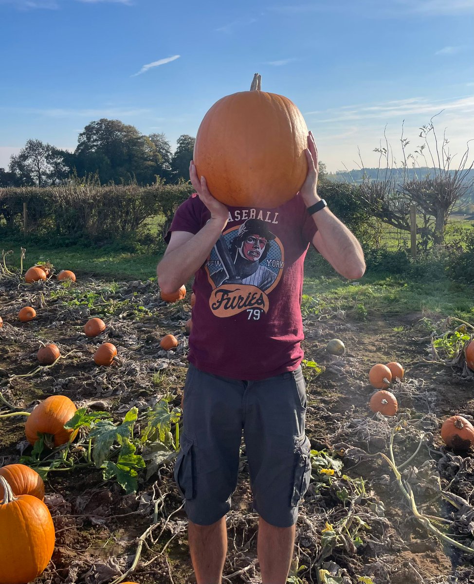 Picking pumpkins in shorts and t-shirt in October whilst the lunatics continue to pretend that climate change doesn't exist.
The seasons are more fucked up than a Reform voters brain