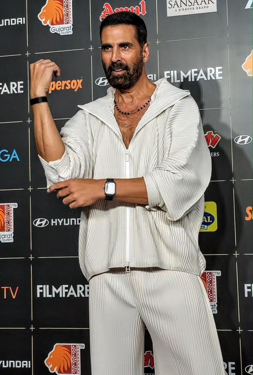 RomanEmpireShi1's tweet image. #akshaykumar  🤍 

#FilmfareAwards2025
