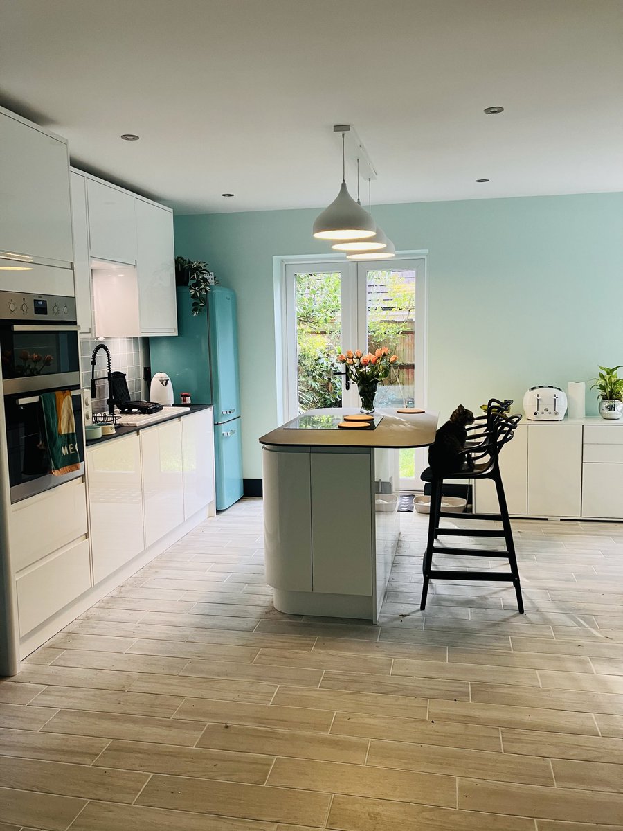 helendownie's tweet image. Finally got everything back in my new kitchen , was it worth 3months of stress tho ???? #maybe 😉