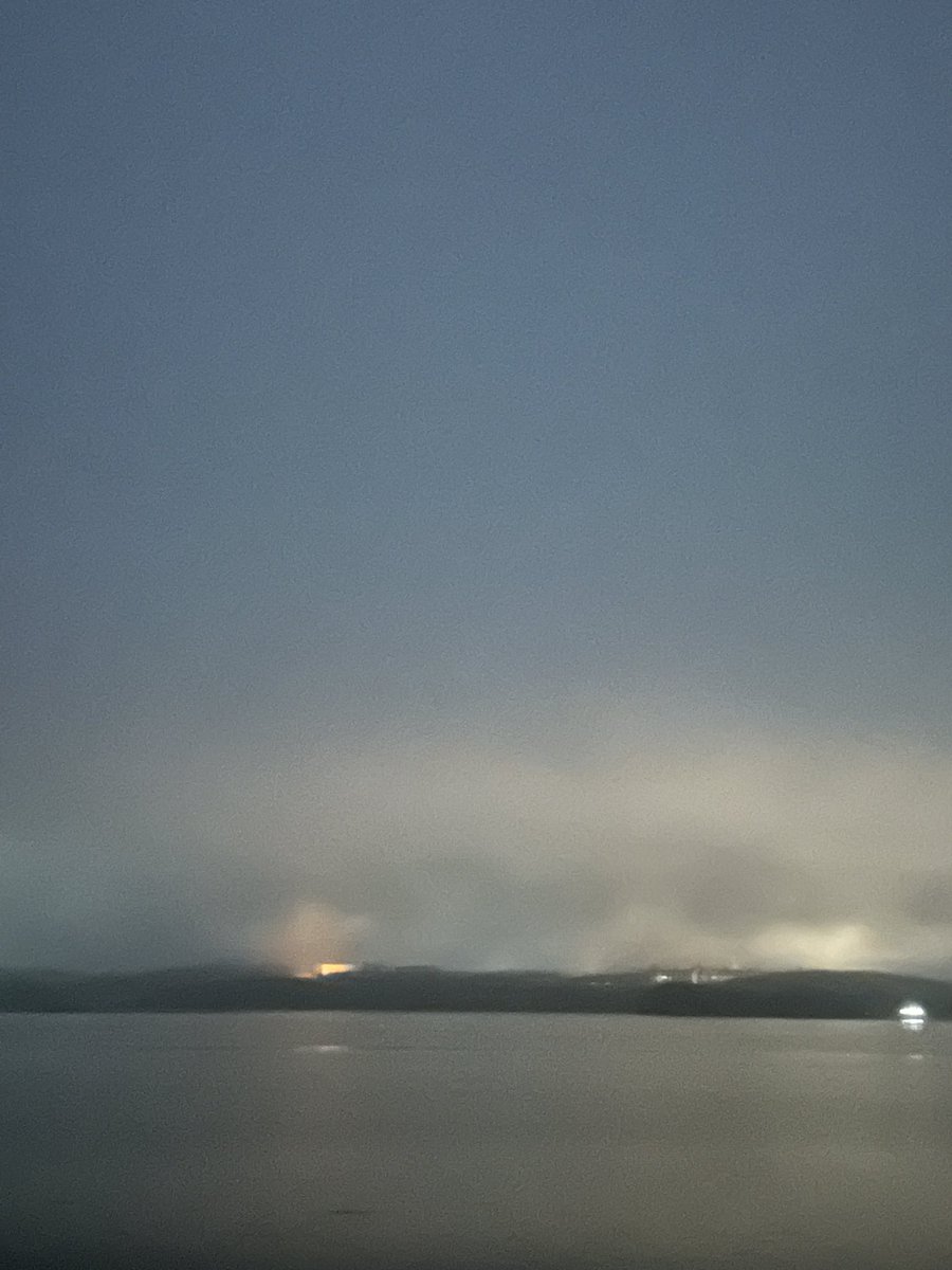 DEs0P6994xkQlJ9's tweet image. おはようございます🤗
10月12日(日) 気温20°/26° ☁️☔️

小雨が降り肌寒い朝を迎えています😨☂️
今日も不安定な一日になりそうです☁️☔️

台風23号は太平洋沿岸を進む予報🌀
22号同様に伊豆諸島の方々は十分に注意してお過ごしください✨
大きな被害が出ませんように🙏

素敵な日曜日になりますように🍀