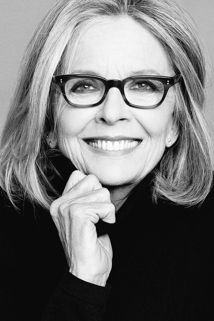 Una brillantísima actriz con una elegancia y presencia en escena muy similar a la de Katharine Hepburn. Siempre me la recordó. D.E.P #DianeKeaton