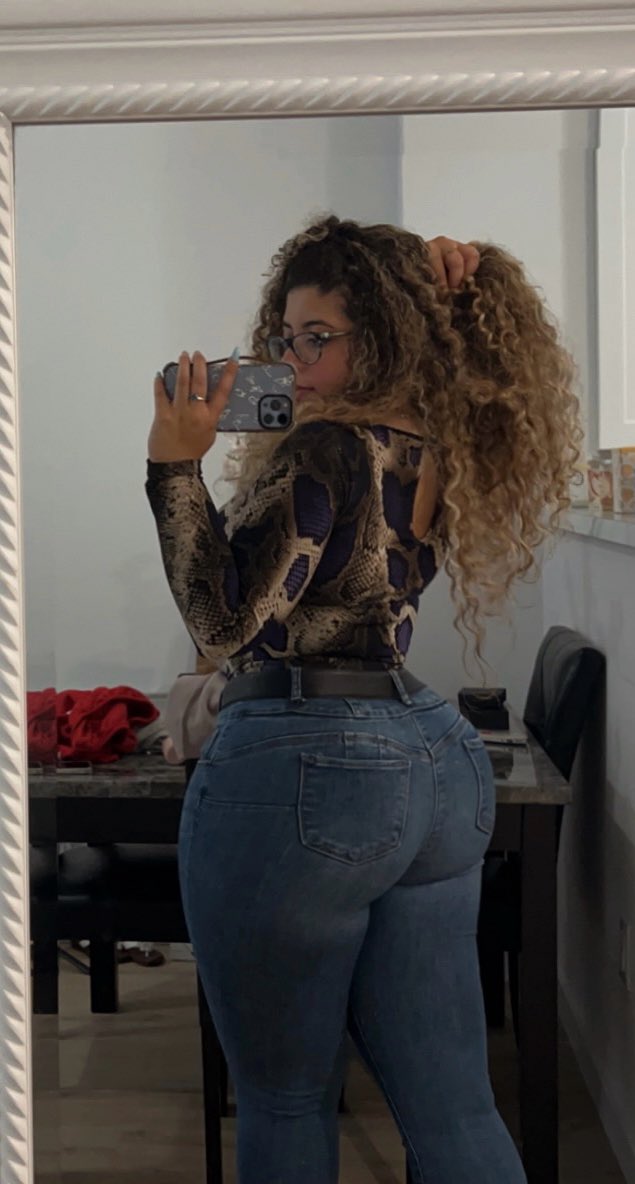 mariahxorivera's tweet photo. Good jeans https://t.co/CwCof28Lqi