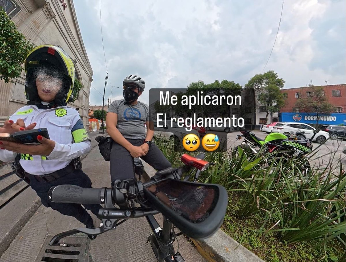 ElOjodCiclovias's tweet photo. Le aplicaron el reglamento de tránsito! 😧 https://t.co/3McTk82Ti8