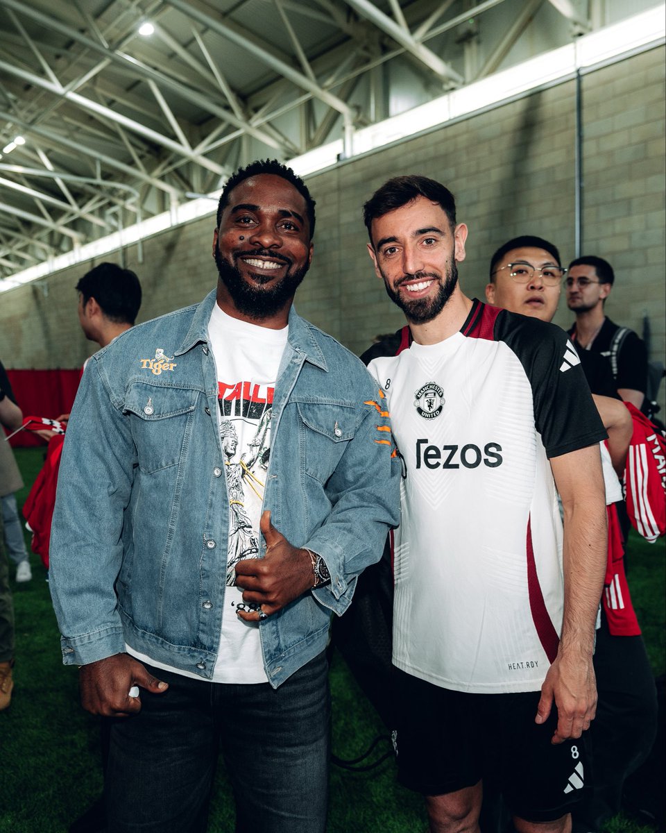 uzorarukwe's tweet image. A 10/10 day kinda day spent with the Manchester Utd first 11 team ✨

Sponsored by @tigerbeer_ng

#uzorarukwe #darkhorse