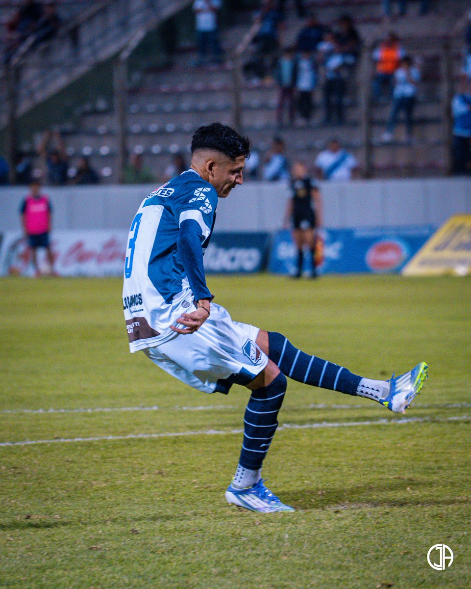 #JuventudAntoniana / Luciano Viano convirtió su tercer tanto en el torneo (dos de izquierda y uno de derecha) el primero que hace de penal. Además, lleva 4 asistencias en lo que va del torneo, es el líder del equipo en este rubro.