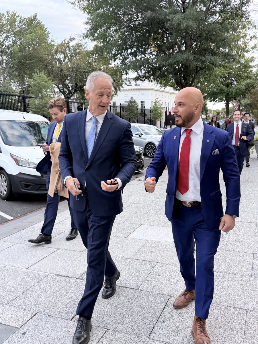 KadhimWaeli's tweet image. A great day with my fellow NestPoint Fellows on a private tour of the Eisenhower Executive Office Building and The White House 🇺🇸

Grateful to @HenryNestpoint leadership for this incredible opportunity, and special thanks to Mr. @Christ0pherAZ , Special Assistant to President…