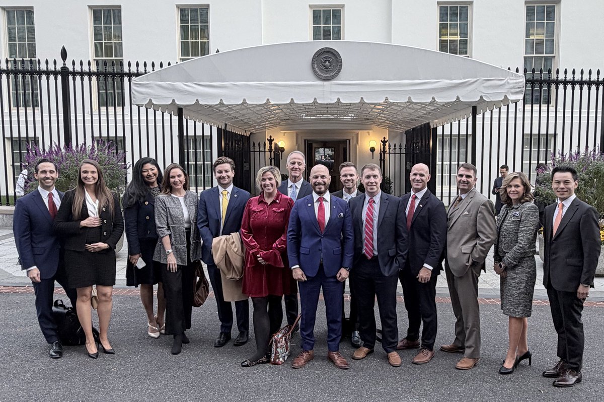 KadhimWaeli's tweet image. A great day with my fellow NestPoint Fellows on a private tour of the Eisenhower Executive Office Building and The White House 🇺🇸

Grateful to @HenryNestpoint leadership for this incredible opportunity, and special thanks to Mr. @Christ0pherAZ , Special Assistant to President…