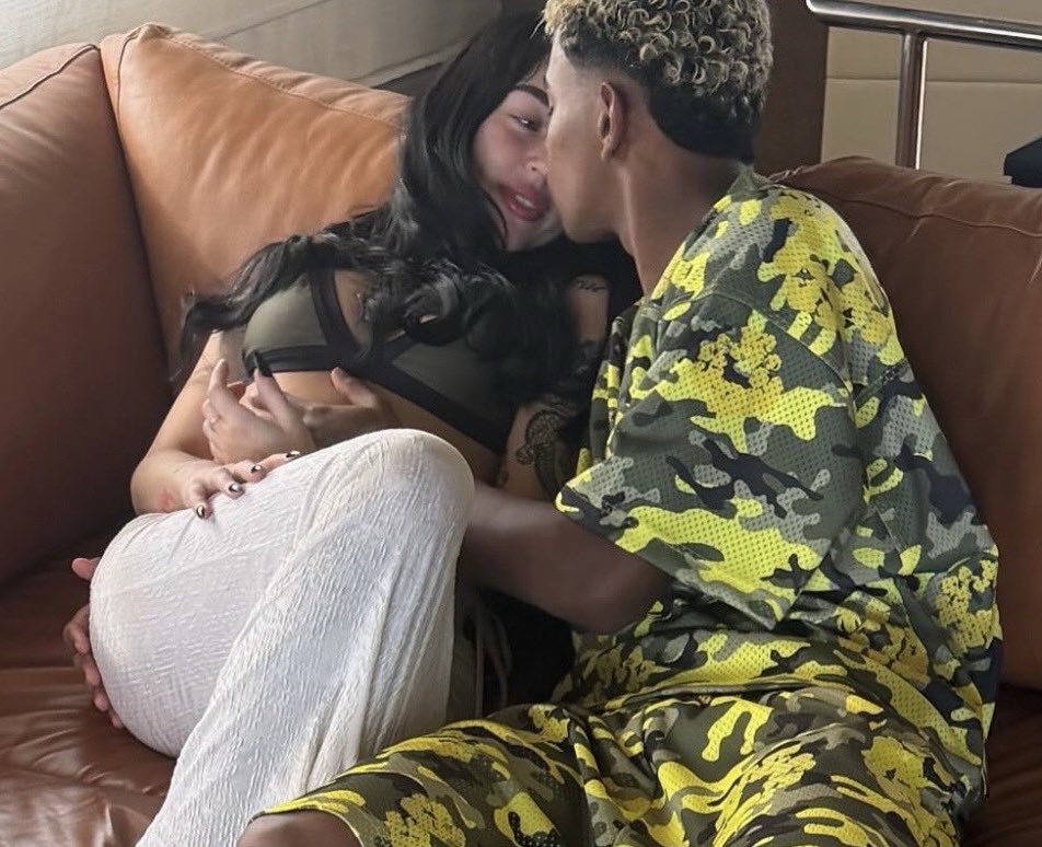 TouchlineX's tweet image. Lamine Yamal and Nicki Nicole are in love and they aren’t afraid to share it with the public world anymore! 💛