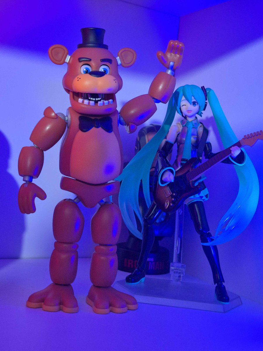 JSTEVO232002's tweet photo. The new Jazwares Endo-series Freddy has turned out to be one of the most fun to pose FNaF figures and i couldn't be happier. Plus you can make a really cool looking Ignited Freddy.

#FiveNightsatFreddys #Fnaf #Jazwares https://t.co/w01oWR04Lp