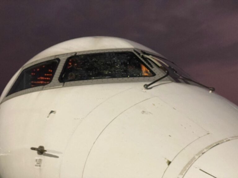 ParallelFacts's tweet image. BREAKING: Super Eagles’ Aircraft Forced to Make Emergency Landing in Angola After Windshield Incident parallelfactsnews.com/super-eagles-a…