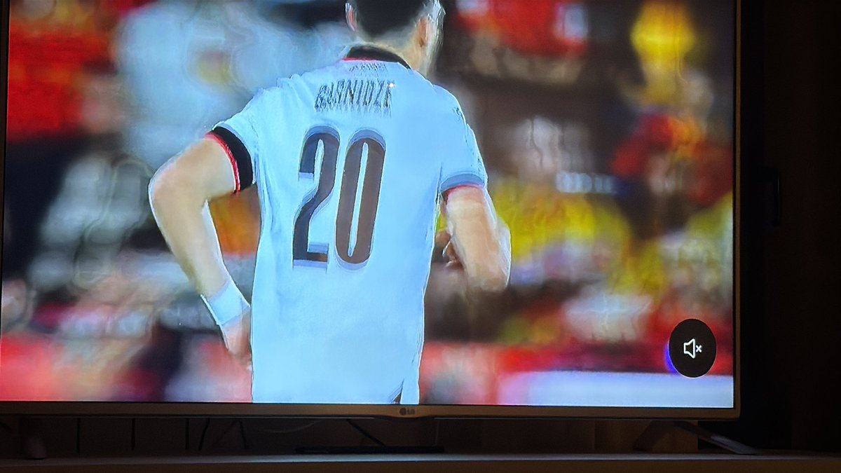 conpedepaula's tweet photo. Viendo el partido de España tal que así… 
No se de donde sacan a los comentaristas en rtv https://t.co/Z5a8DCDDHR